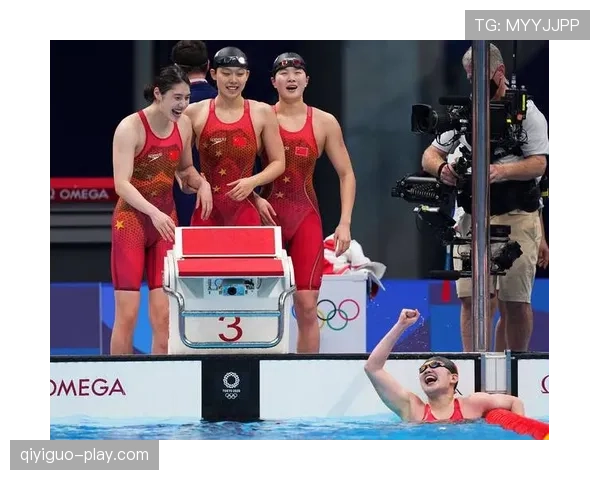 李冰洁训练完直接拎包去逛奢侈品店？