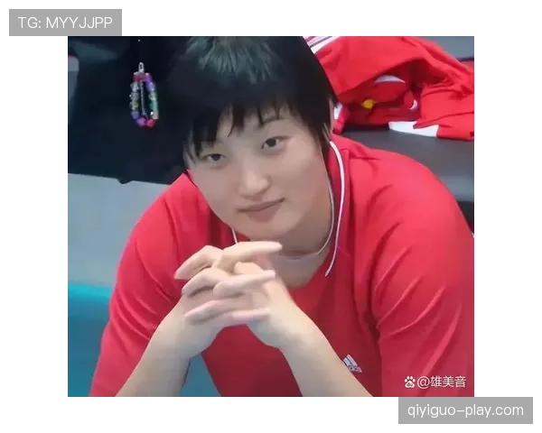 杨昊训练馆里比家还干净，鞋子排成队，活脱脱生活狂魔现场