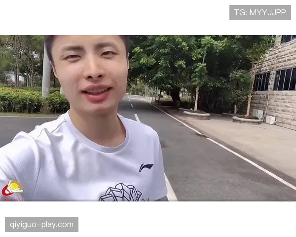 石宇奇训练完直接打车去奢侈品店刷卡