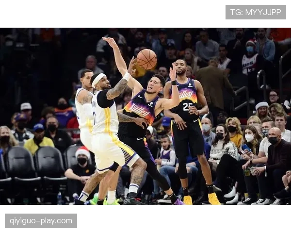 张伯伦抢篮板与挡拆配合拉开内线空间提升球队得分效率